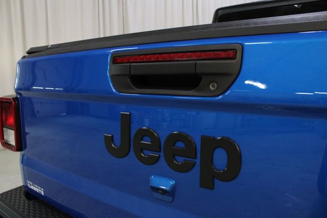 Used 2021 Jeep Gladiator Willys AWD/4WD image 29