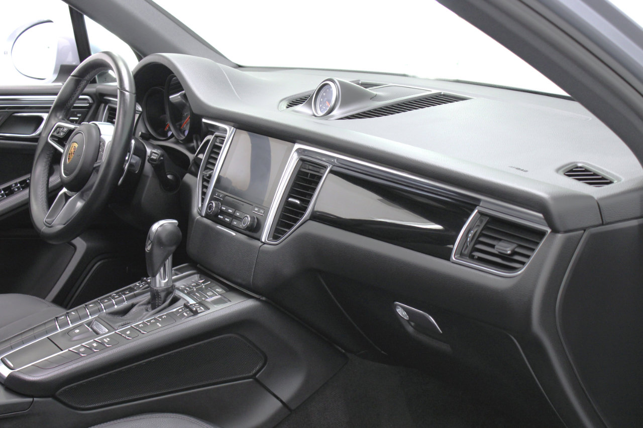 Used 2017 Porsche Macan S image 46