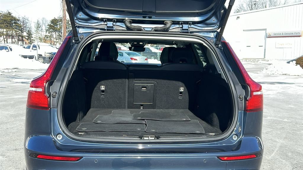 Used 2024 Volvo V60 B5 Cross Country Plus image 17