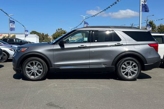 Used 2022 Ford Explorer XLT w/ Equipment Group 202A AWD/4WD image 7