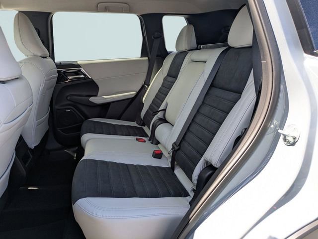 New 2026 Mitsubishi Outlander SE image 15
