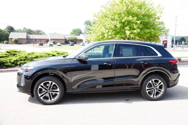 Used 2025 Audi Q5 Premium Plus w/ Premium Plus AWD/4WD image 6