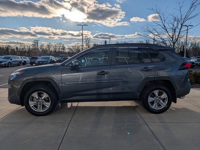 Used 2022 Toyota RAV4 XLE image 4