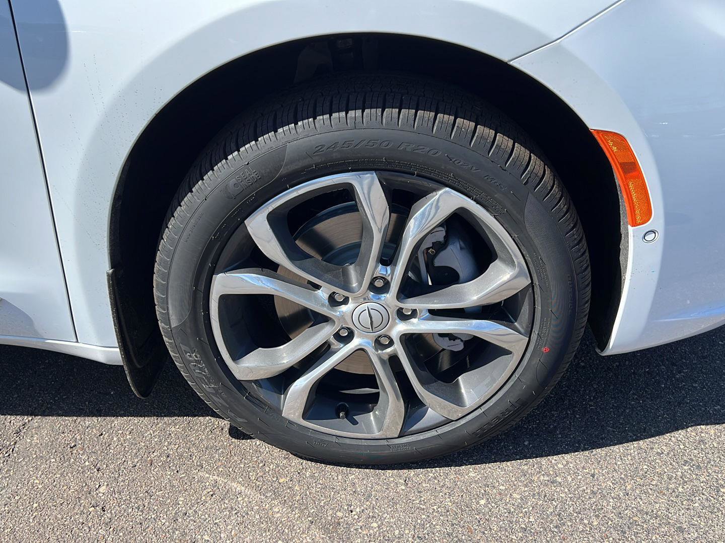 New 2026 Chrysler Pacifica Pinnacle AWD/4WD image 9
