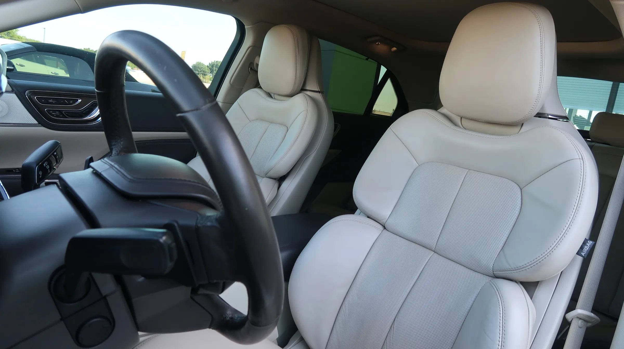 Used 2018 Lincoln Continental Reserve w/ Rear-seat Package FWD image 18