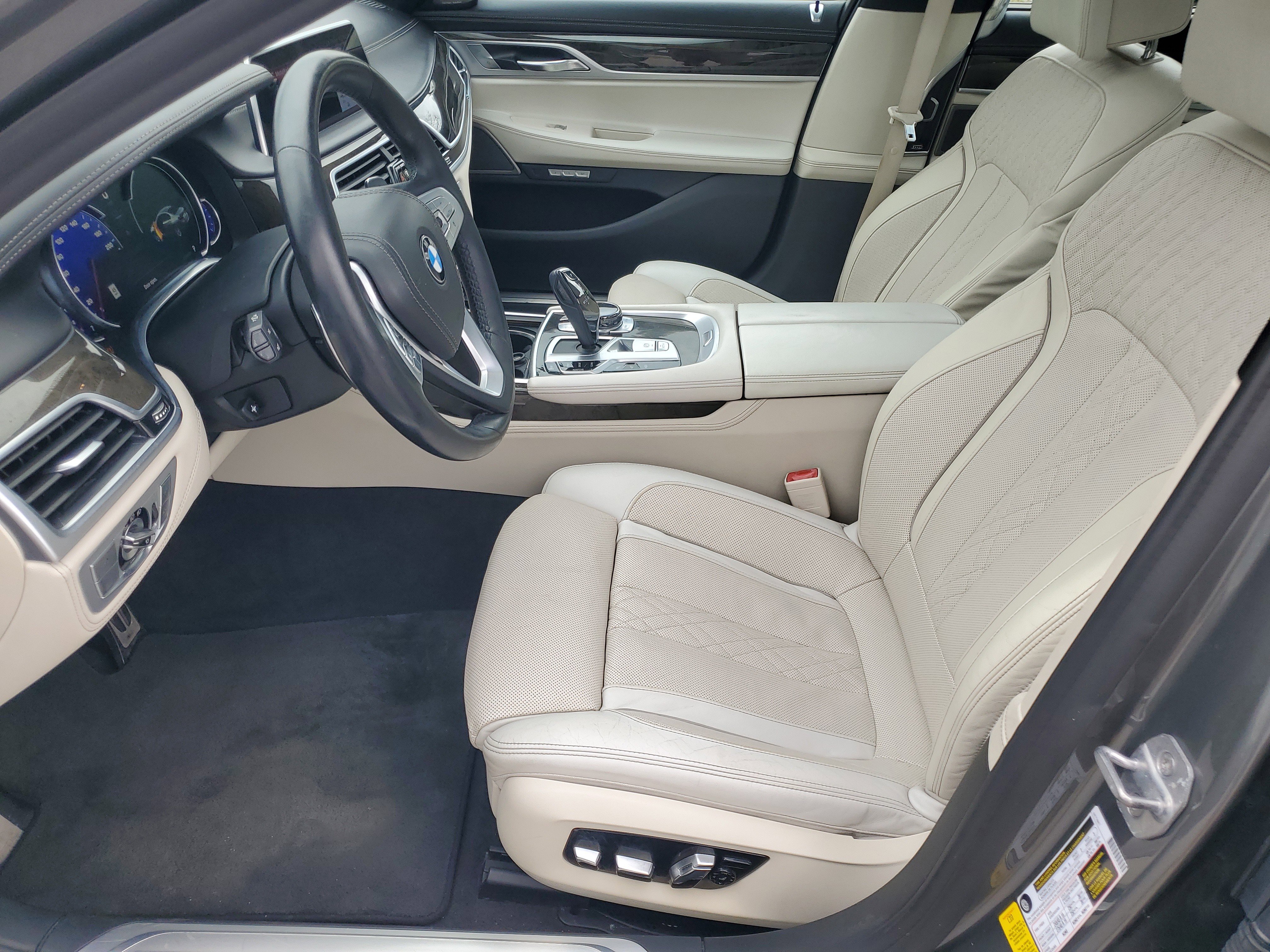 Used 2018 BMW 740i image 11