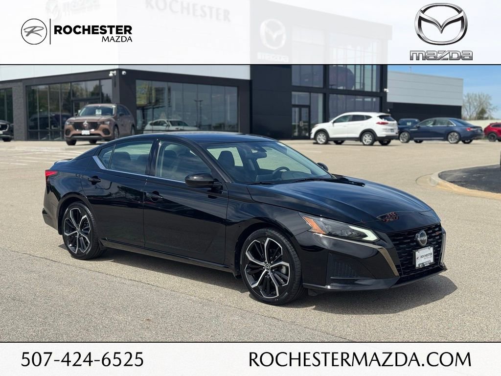 Used 2023 Nissan Altima 2.5 SR FWD image 1