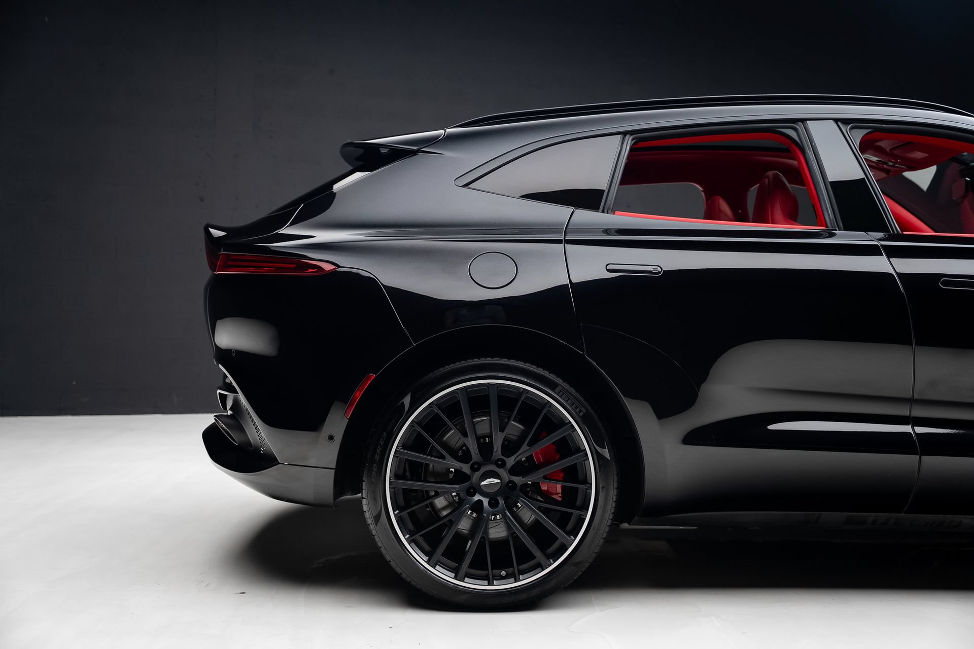 Used 2022 Aston Martin DBX AWD/4WD image 37