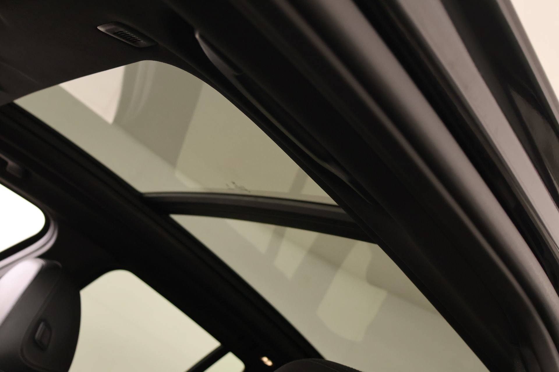 Used 2024 BMW X3 sDrive30i w/ Convenience Package RWD image 16