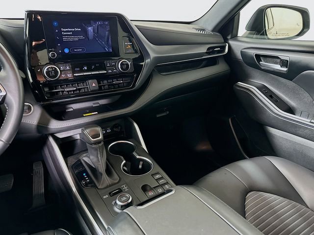 Certified 2025 Toyota Highlander XSE image 25