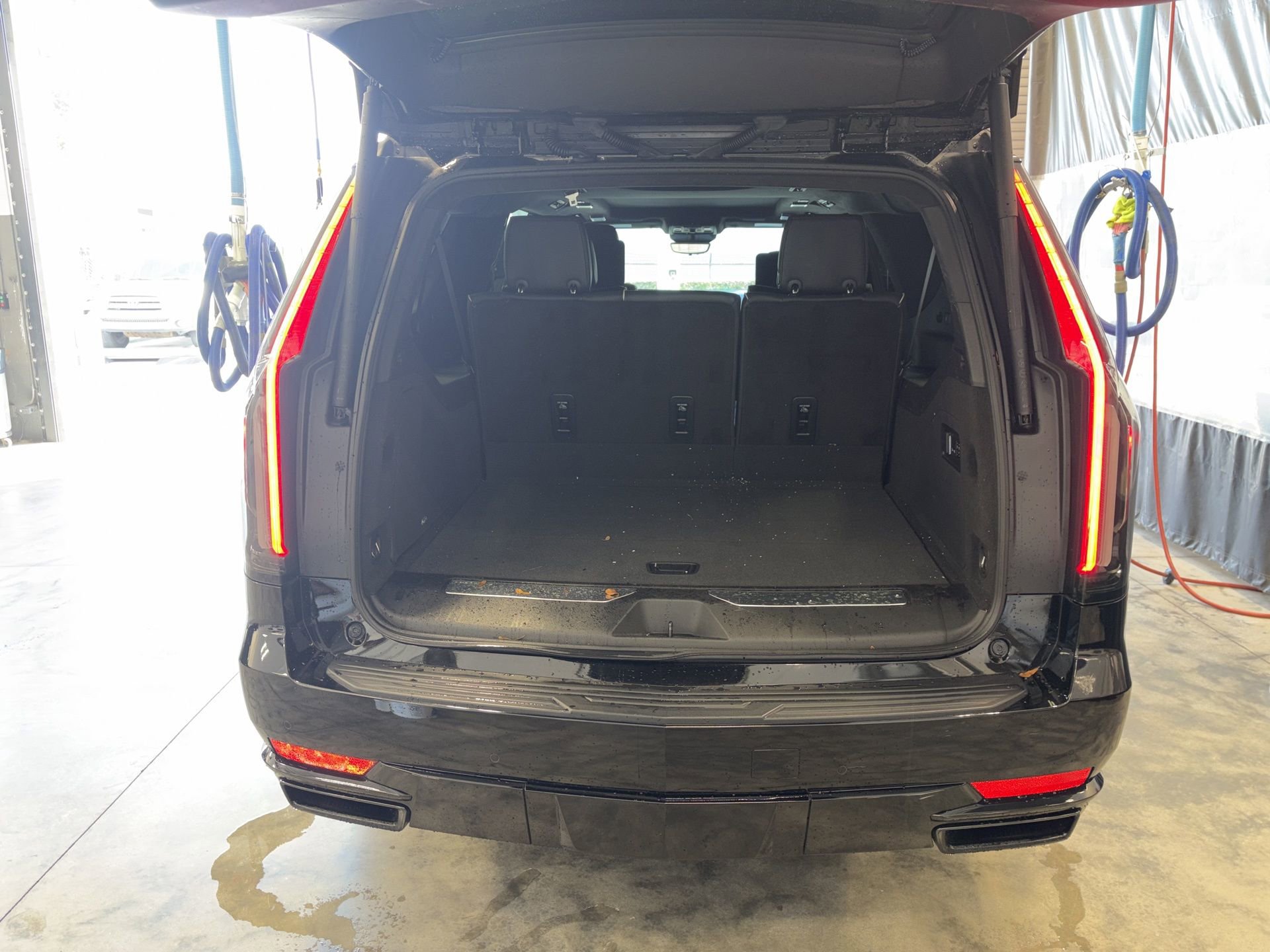 Certified 2023 Cadillac Escalade ESV Sport Platinum w/ LPO, ONYX Package image 18