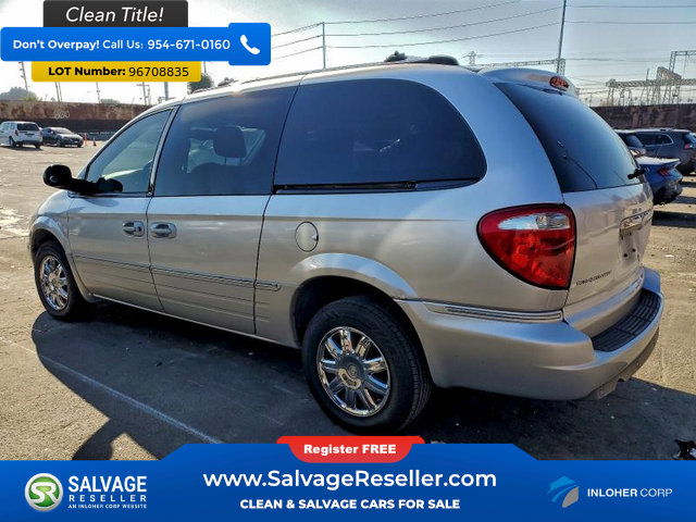 Used 2005 Chrysler Town & Country Limited image 3
