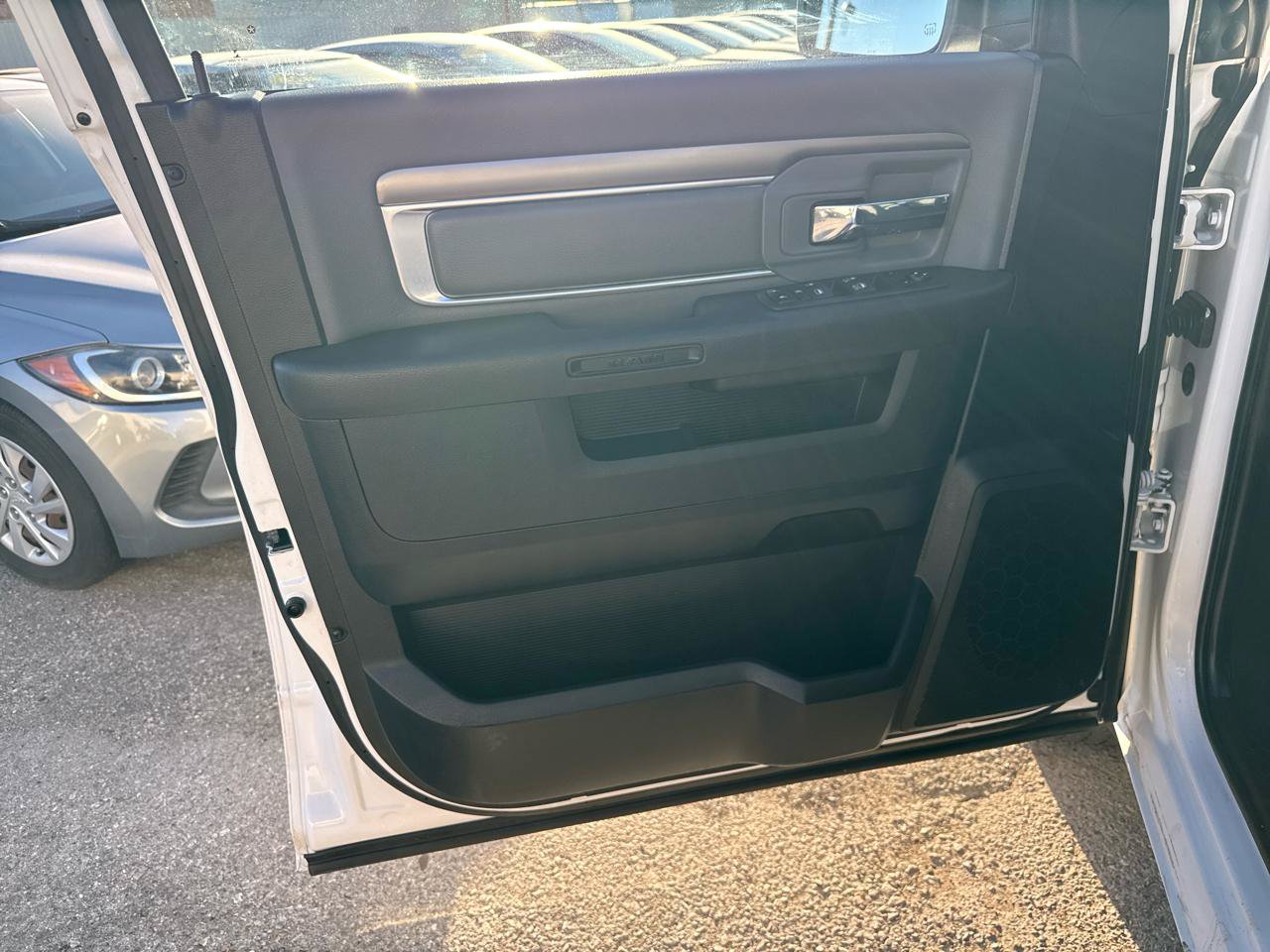 Used 2022 RAM 1500 Classic SLT RWD image 11