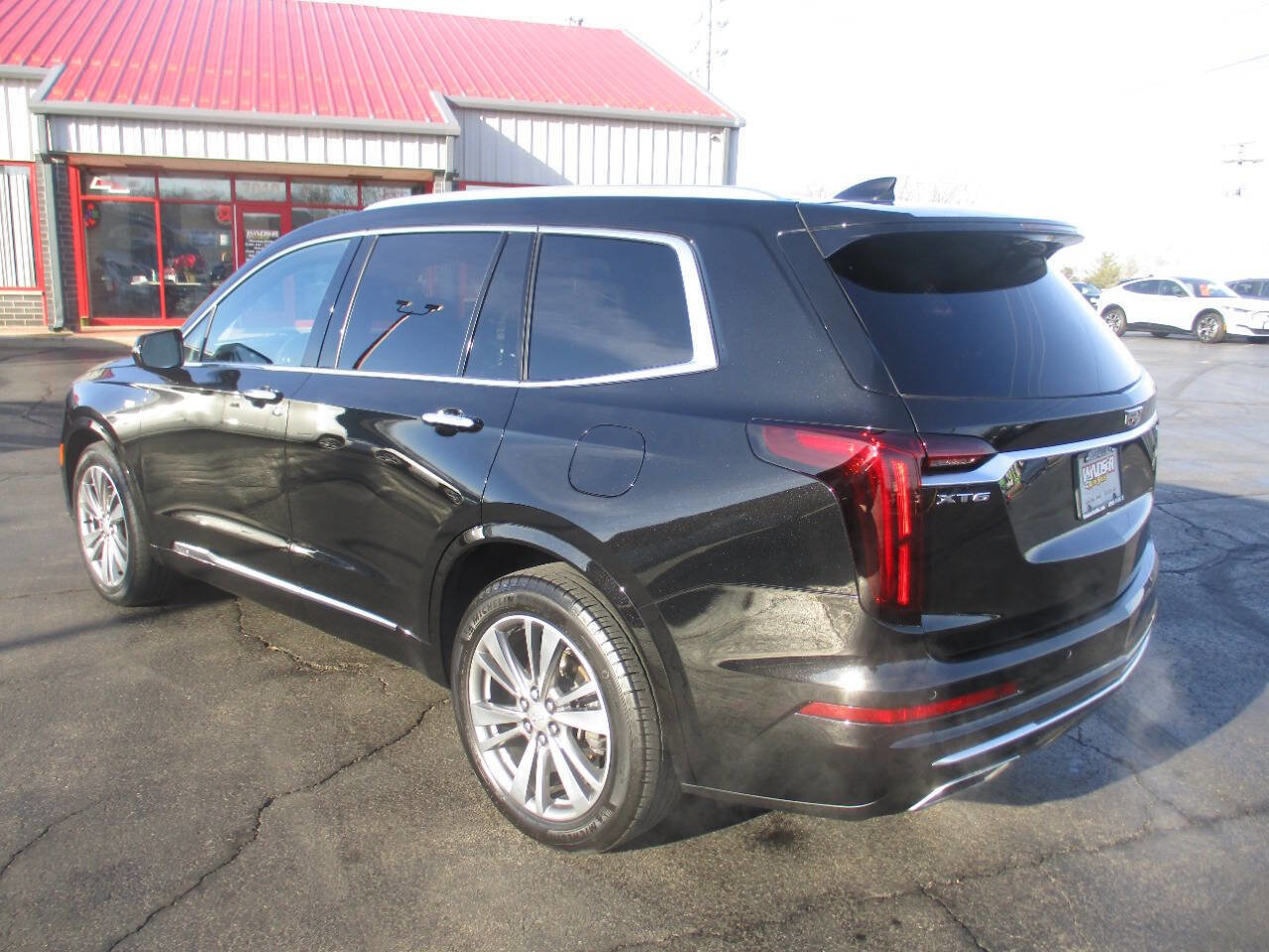 Used 2021 Cadillac XT6 Premium Luxury image 3