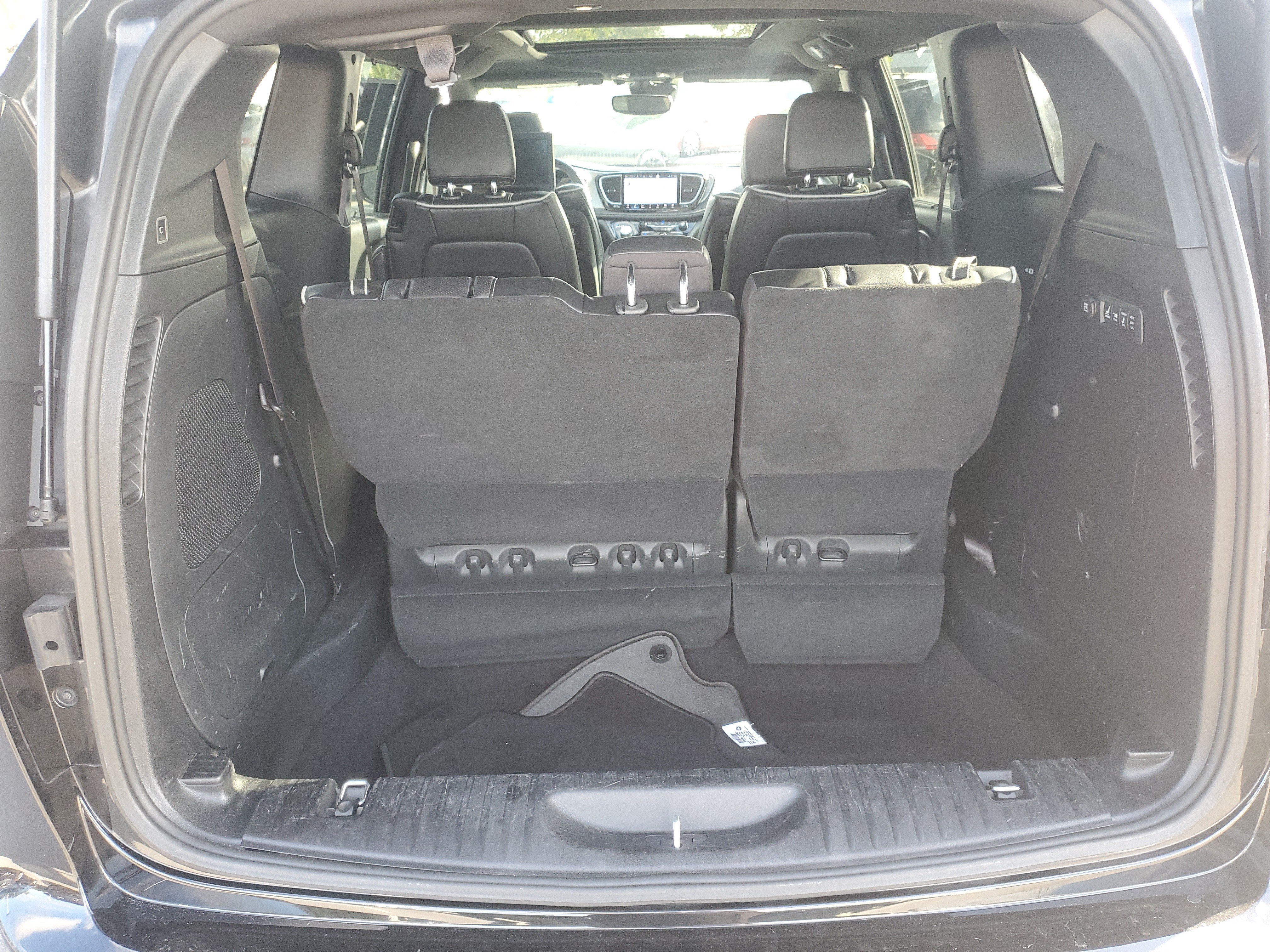 Used 2022 Chrysler Pacifica Limited w/ Uconnect Theater Family Group AWD/4WD image 8