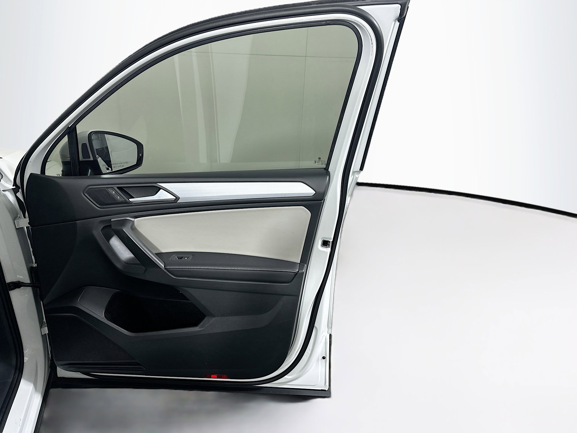 Used 2024 Volkswagen Tiguan S image 33