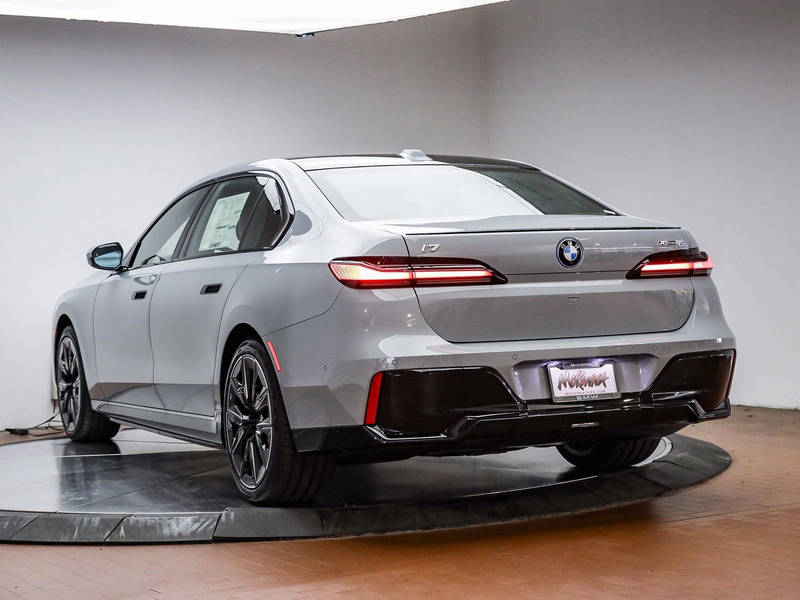 New 2025 BMW i7 xDrive60 w/ Premium Package image 9