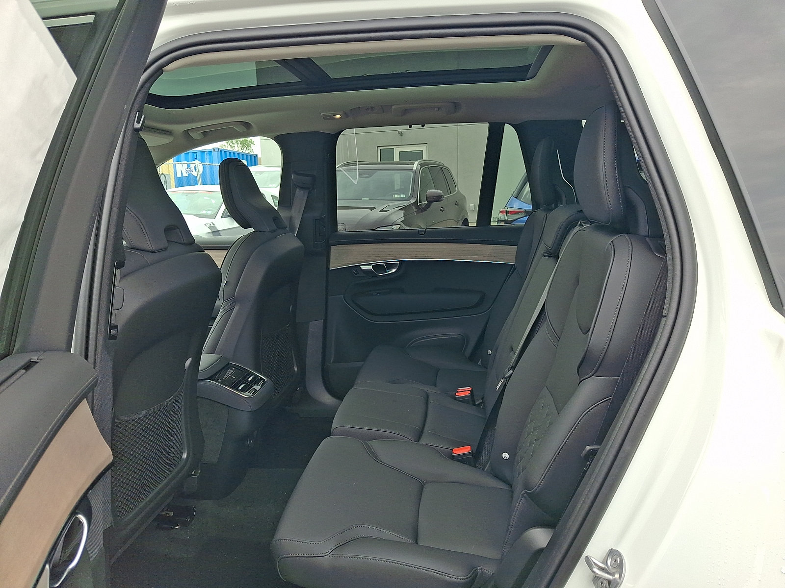 New 2027 Volvo XC90 B6 Plus AWD/4WD image 8