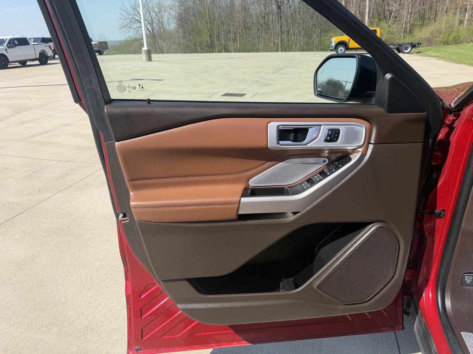 Used 2023 Ford Explorer King Ranch w/ Technology Package image 12