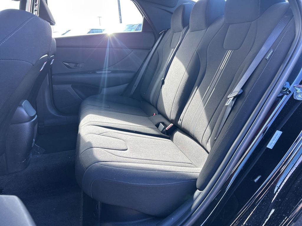 Used 2025 Hyundai Elantra SEL w/ Cargo Package image 23