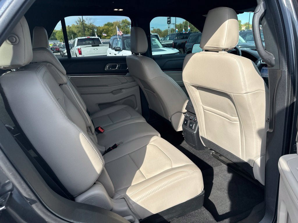 Certified 2019 Ford Explorer Limited w/ Class III Trailer Tow Package AWD/4WD image 11