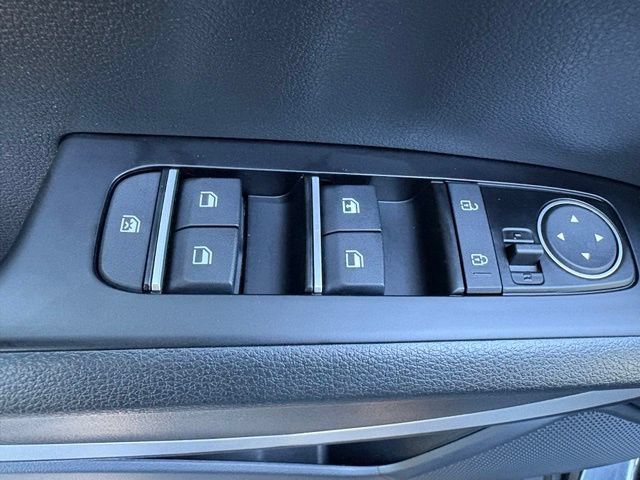Used 2025 Kia Soul LX w/ LX Technology Package FWD image 16