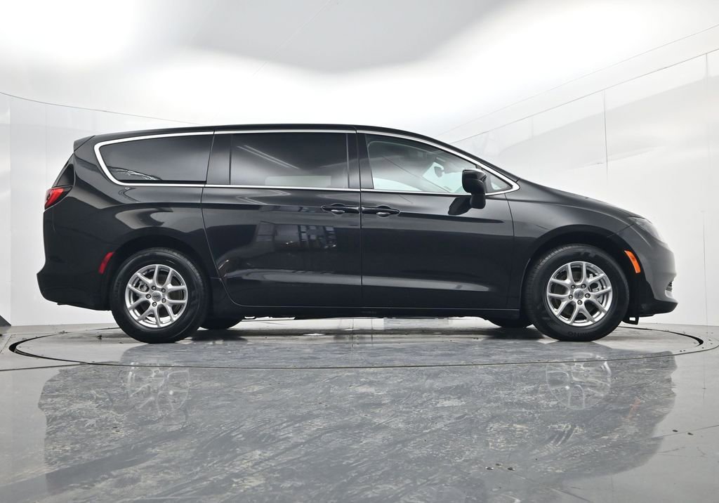 Used 2023 Chrysler Voyager LX image 48