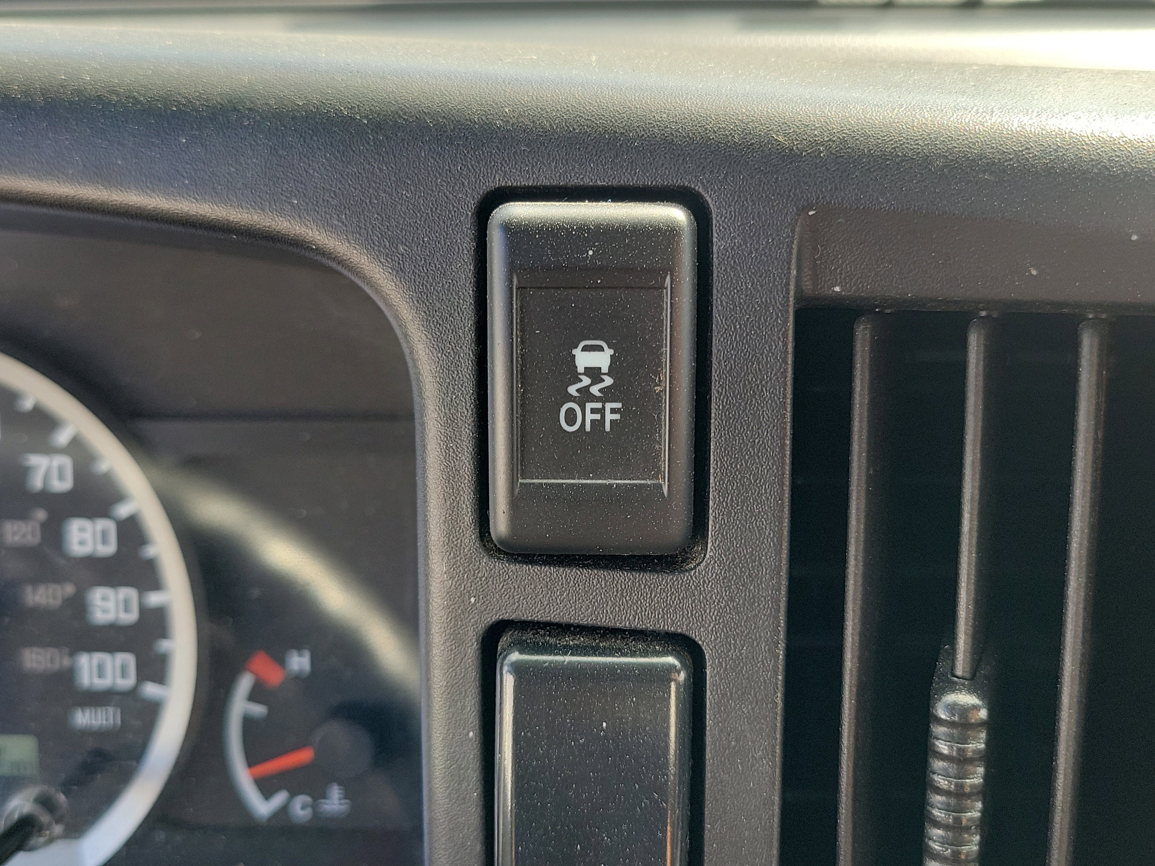 Used 2023 Isuzu NPR image 14