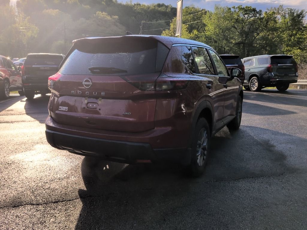 Used 2025 Nissan Rogue S AWD/4WD image 12