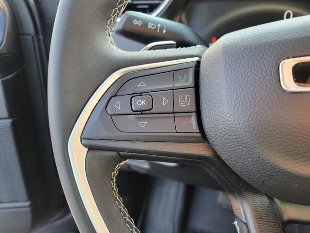 Used 2023 Jeep Grand Cherokee L Laredo image 25