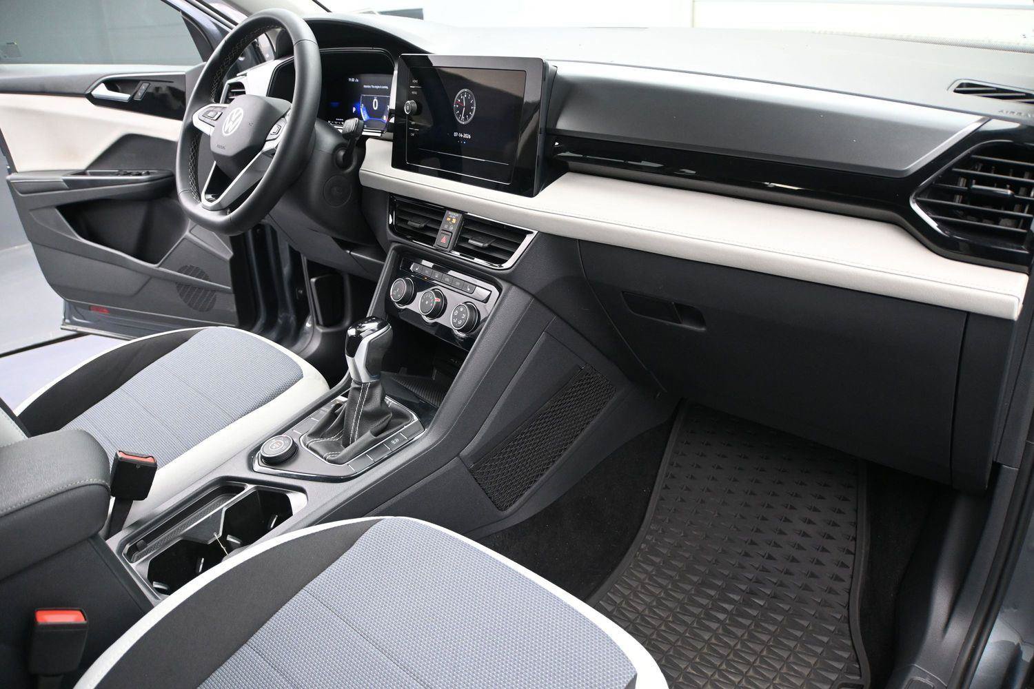 Certified 2025 Volkswagen Taos S AWD/4WD image 18