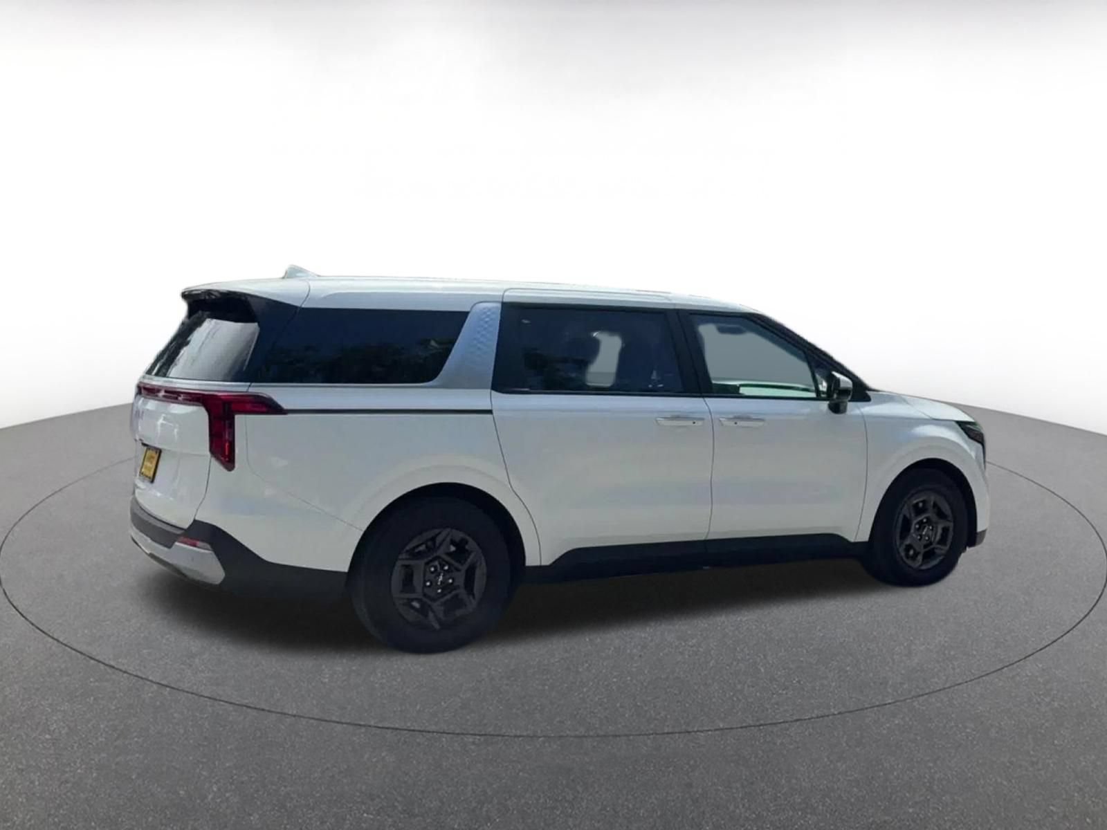 Used 2026 Kia Carnival FWD image 14