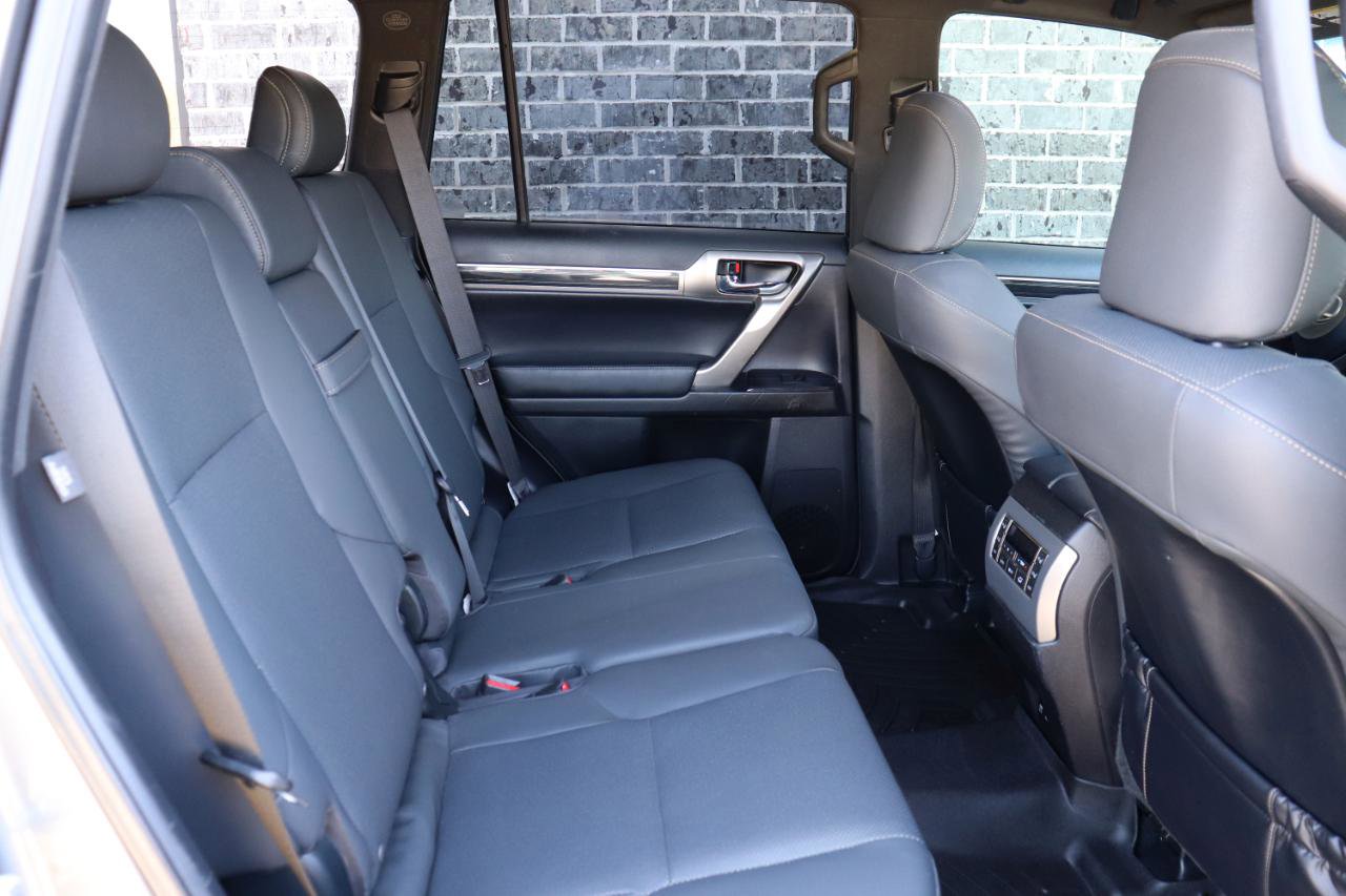Used 2020 Lexus GX 460 Premium w/ Premium Package image 31