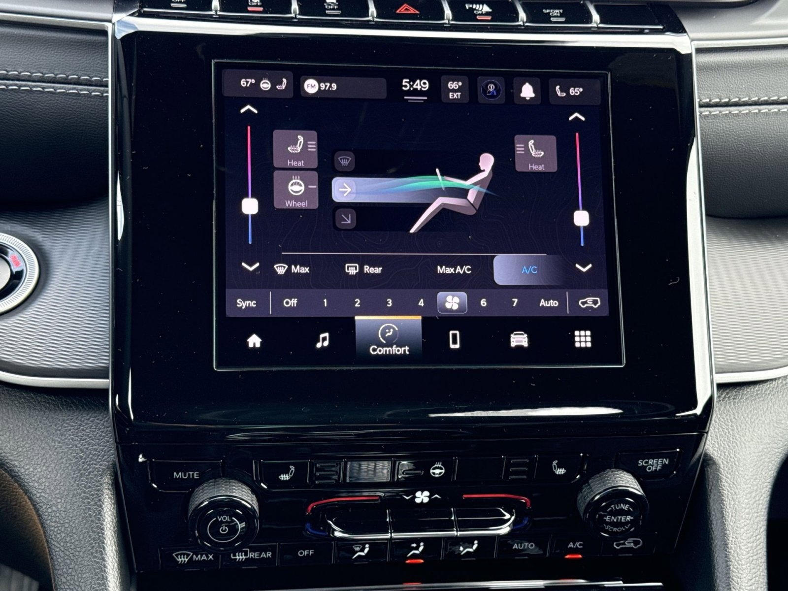 New 2025 Jeep Grand Cherokee Altitude image 20