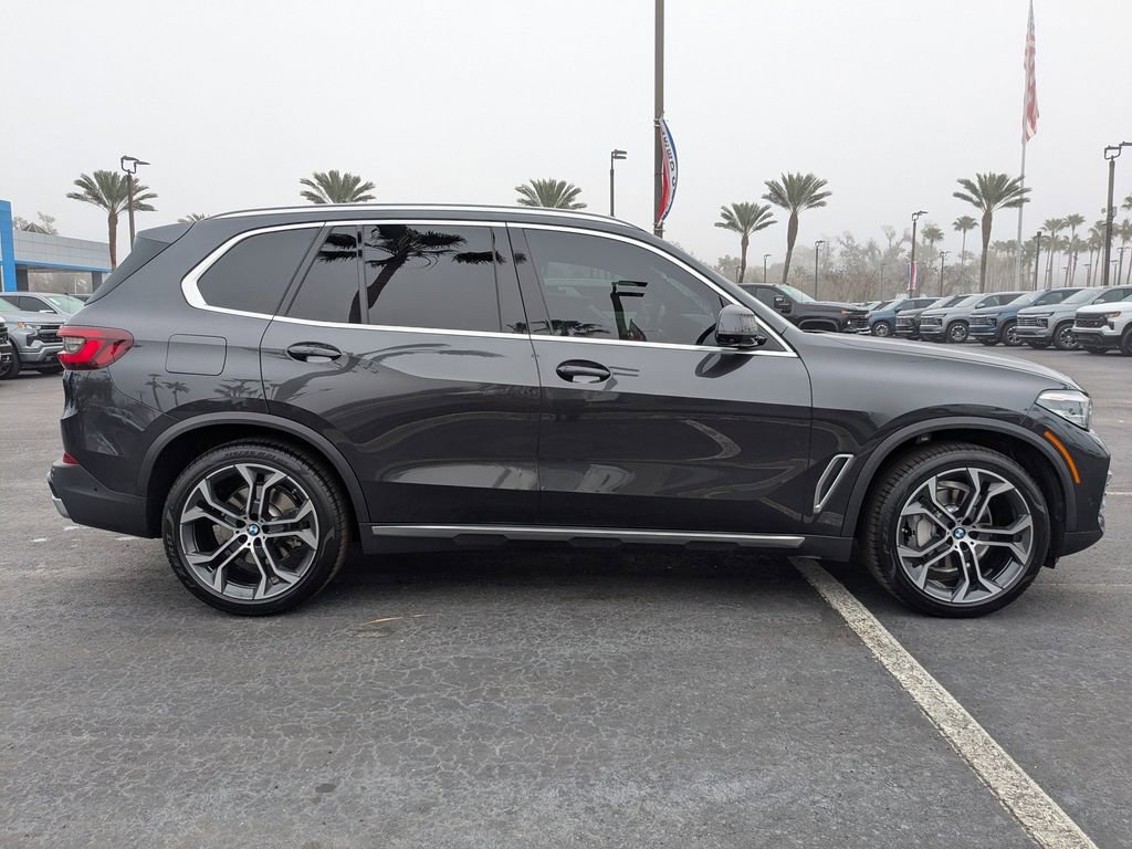 Used 2022 BMW X5 sDrive40i w/ Premium Package image 3