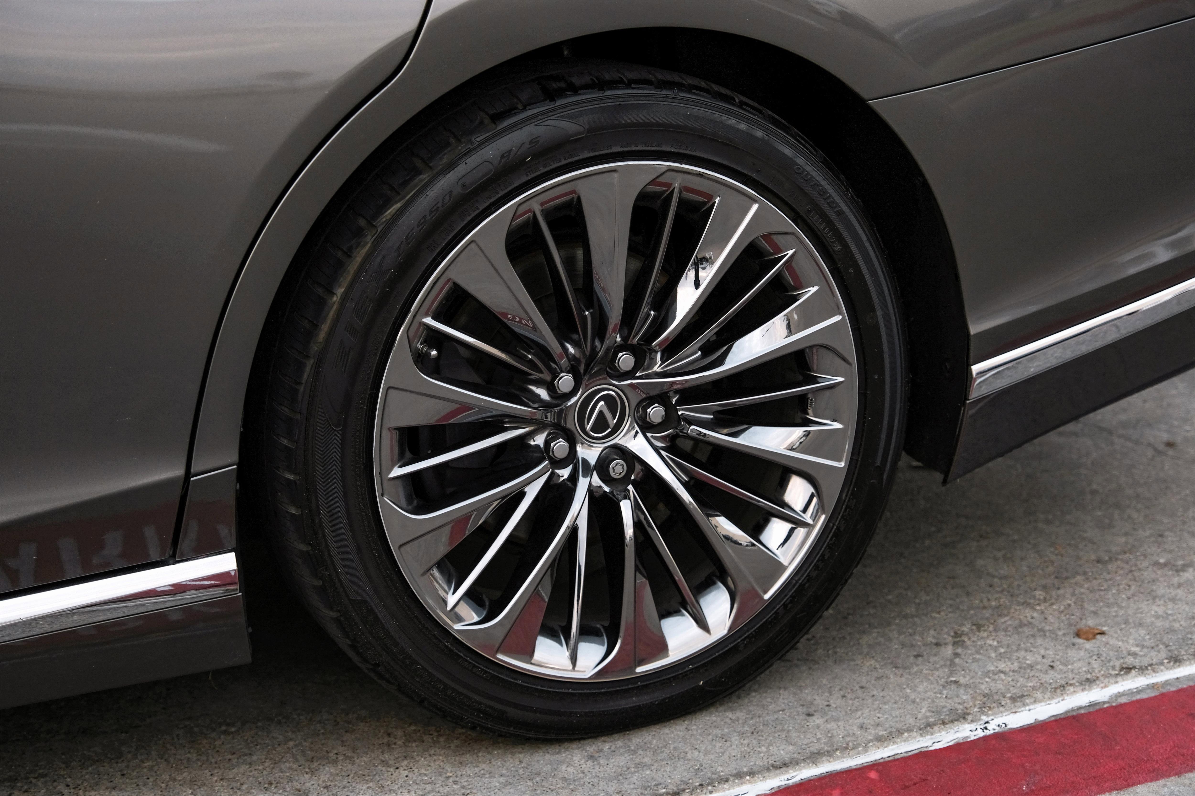 Used 2021 Lexus LS 500 w/ Accessory Package (Z1) image 61