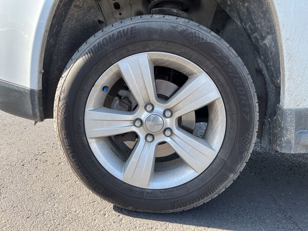 Used 2015 Jeep Compass Latitude image 9