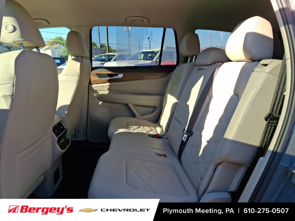 Used 2026 Volkswagen Atlas SE FWD image 14