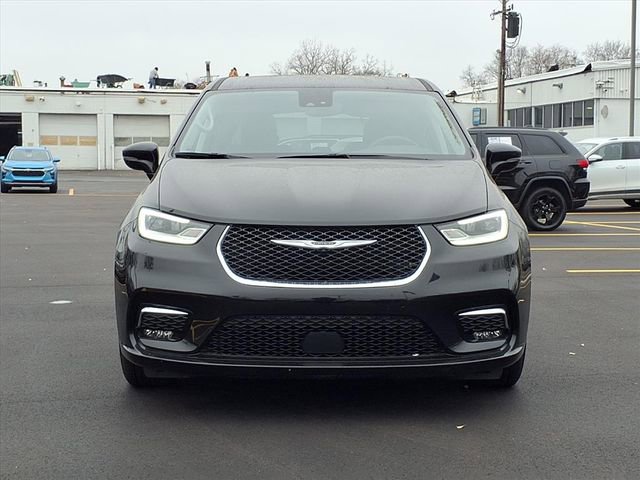 Used 2024 Chrysler Pacifica Touring-L image 23