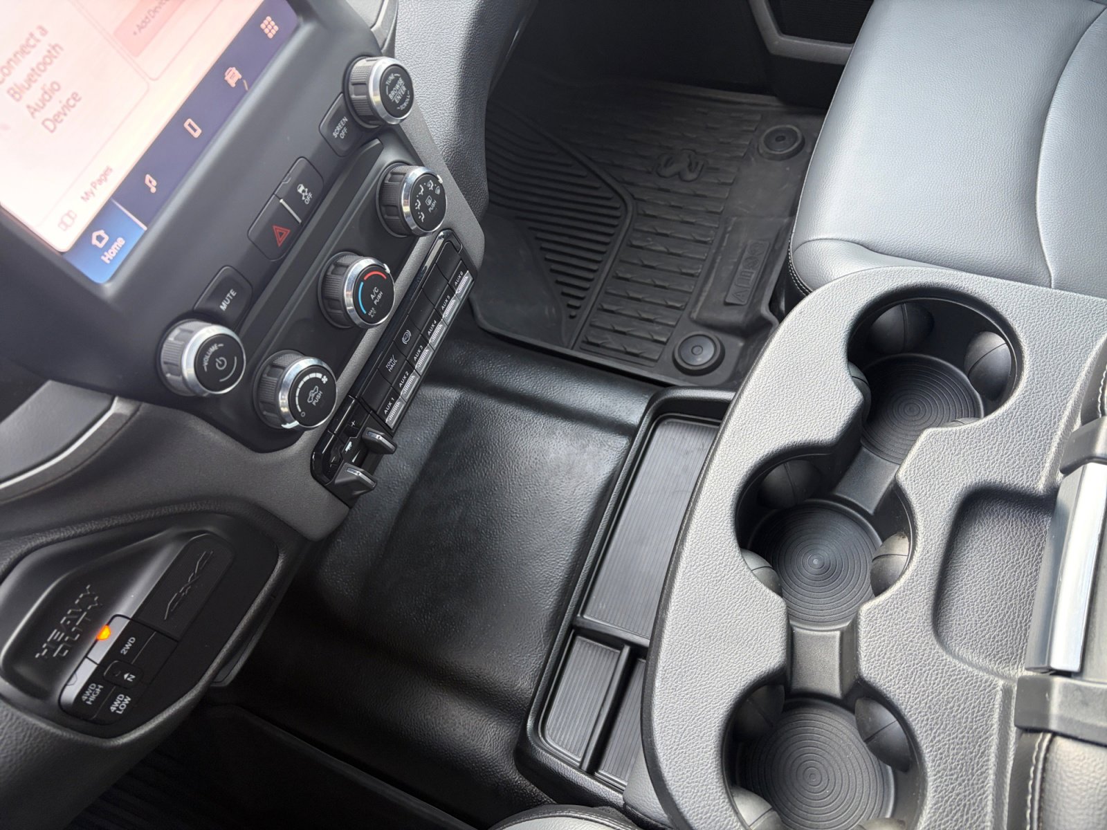 Used 2024 RAM 3500 Tradesman w/ Chrome Appearance Group image 23