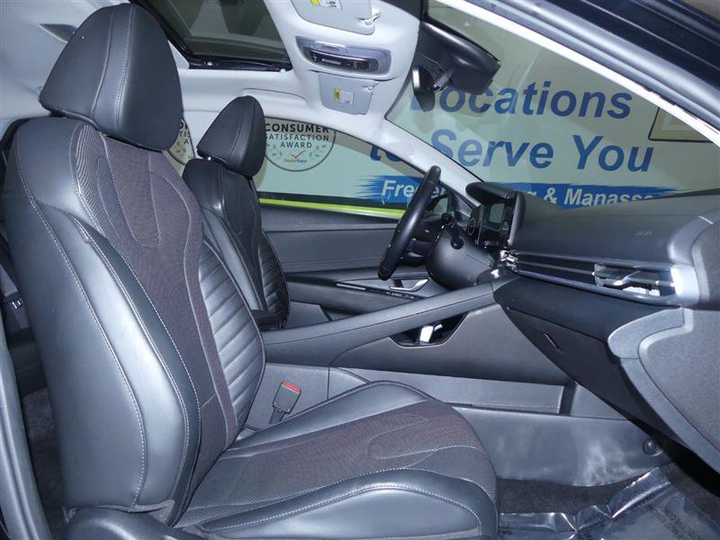 Used 2022 Hyundai Elantra Limited image 8