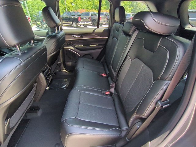 New 2026 Jeep Grand Cherokee Limited AWD/4WD image 32