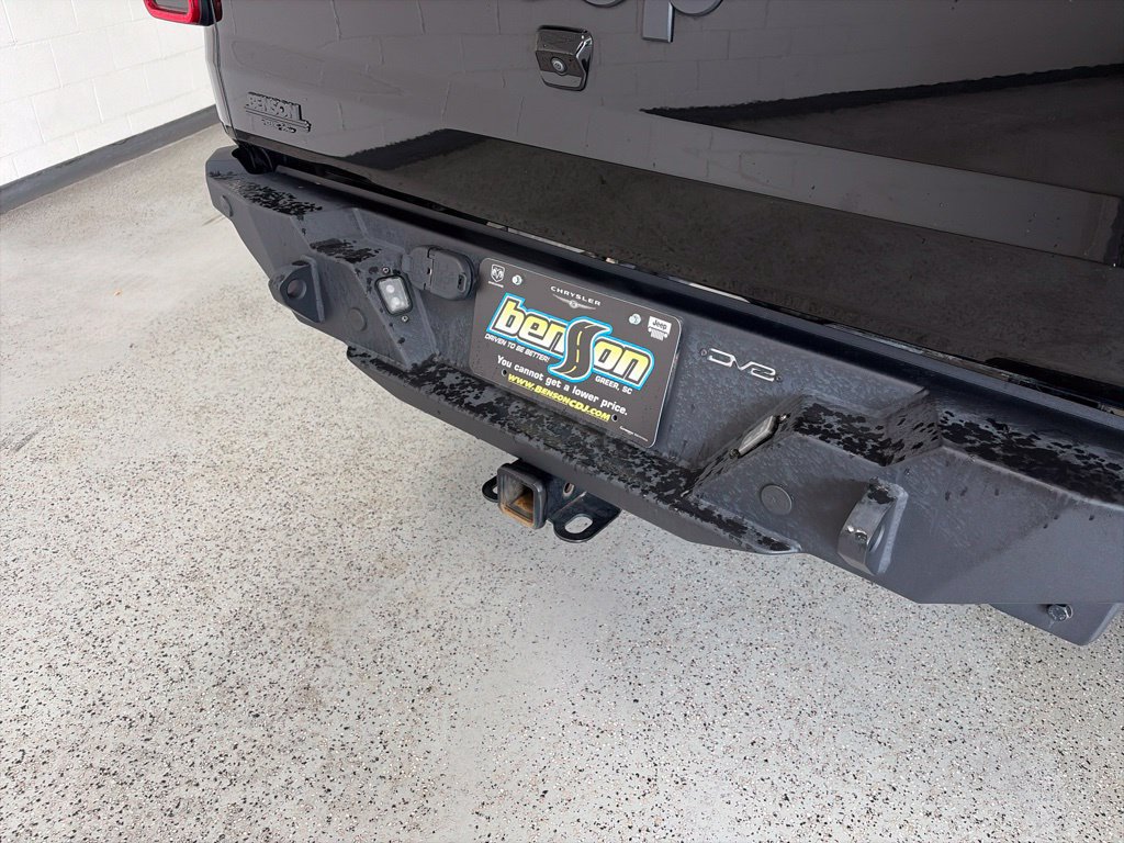 Certified 2023 Jeep Gladiator Sport AWD/4WD image 10