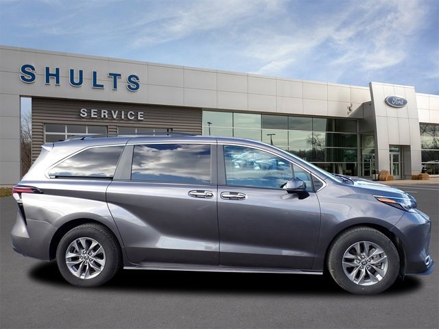 Used 2024 Toyota Sienna XLE image 4
