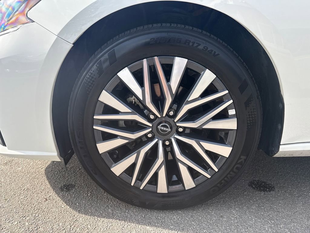 Used 2025 Nissan Altima 2.5 SV image 13