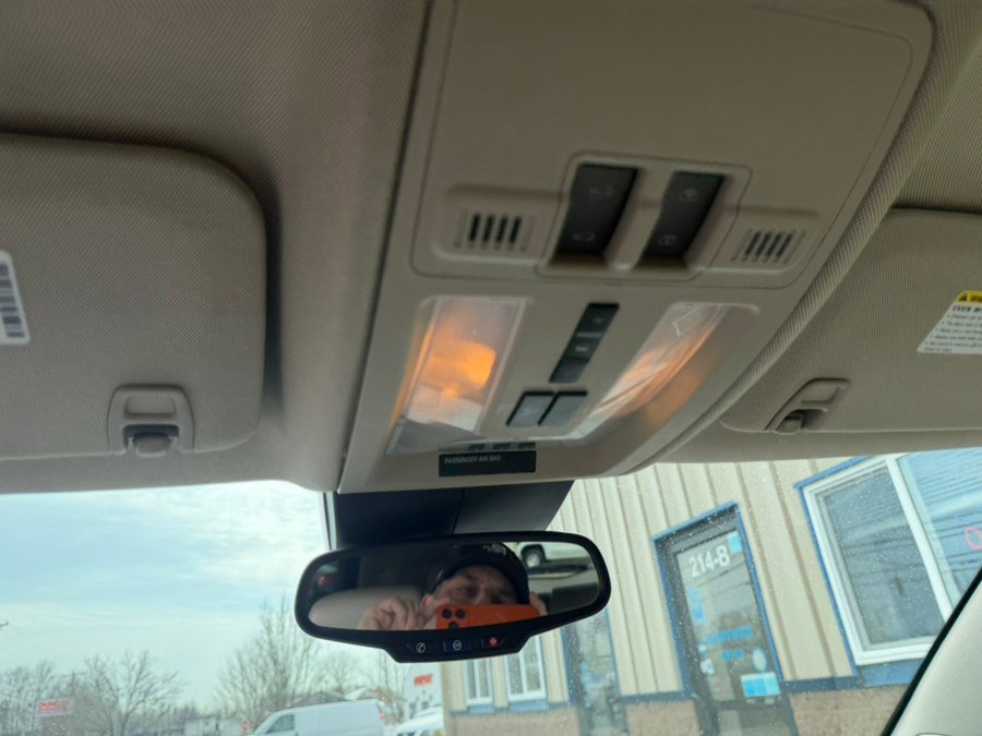 Used 2012 Cadillac SRX Luxury image 18