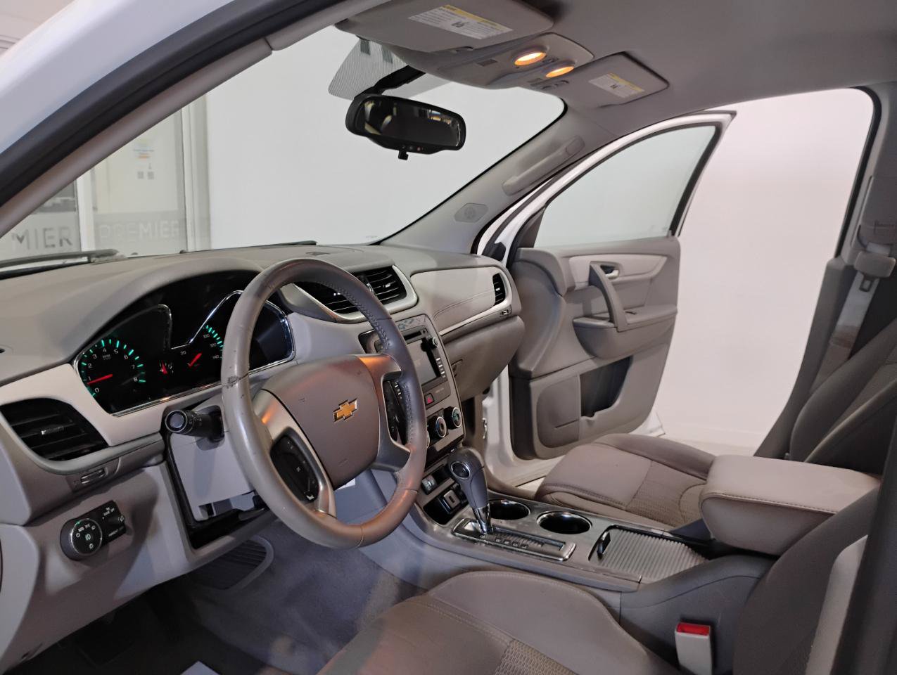 Used 2017 Chevrolet Traverse LT FWD image 39