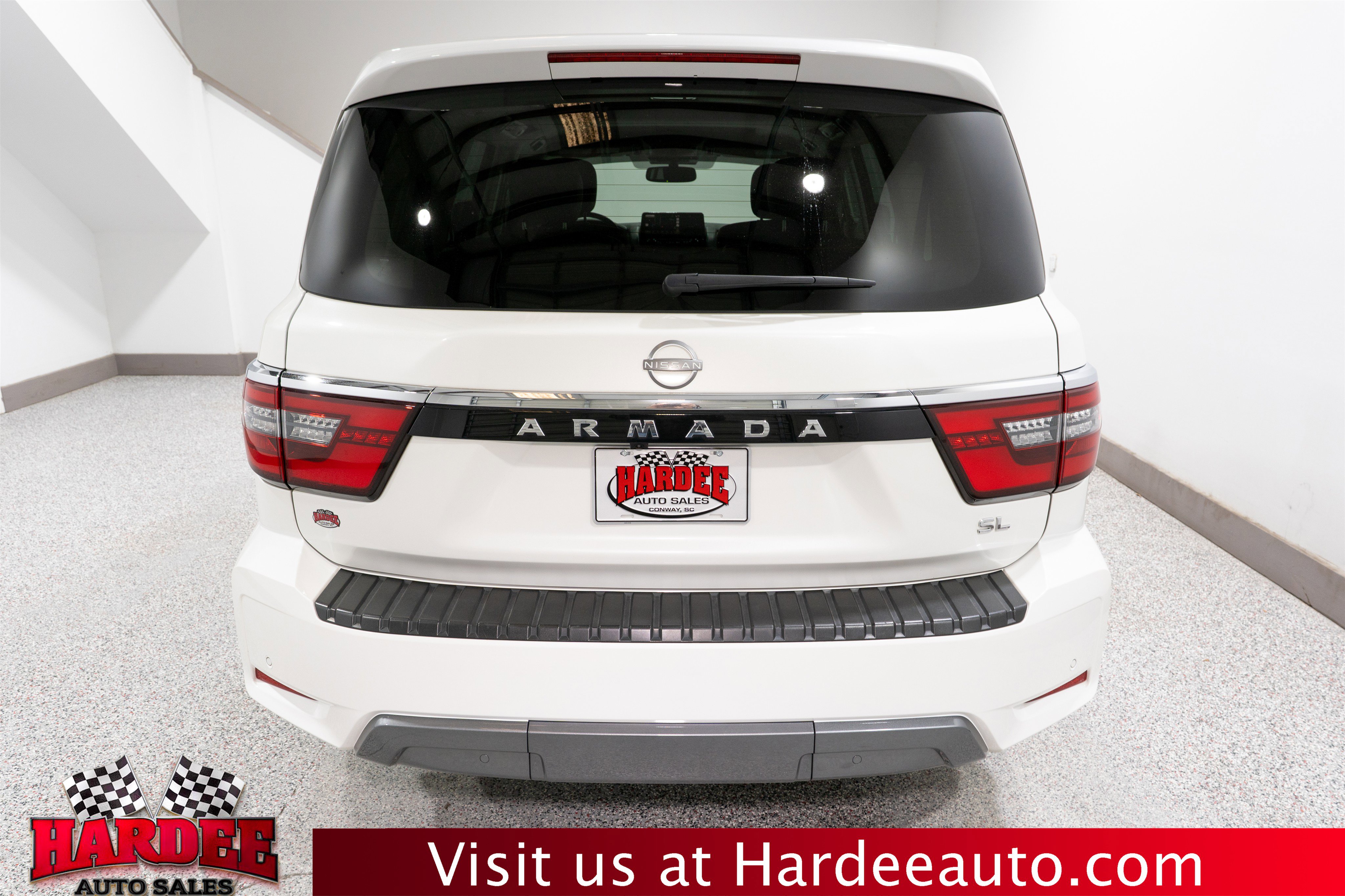 Used 2024 Nissan Armada SL w/ Captain's Chairs Package image 4