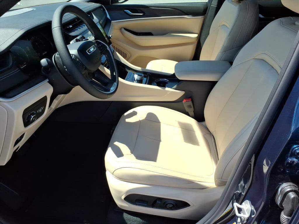 New 2026 Jeep Grand Cherokee Limited AWD/4WD image 3