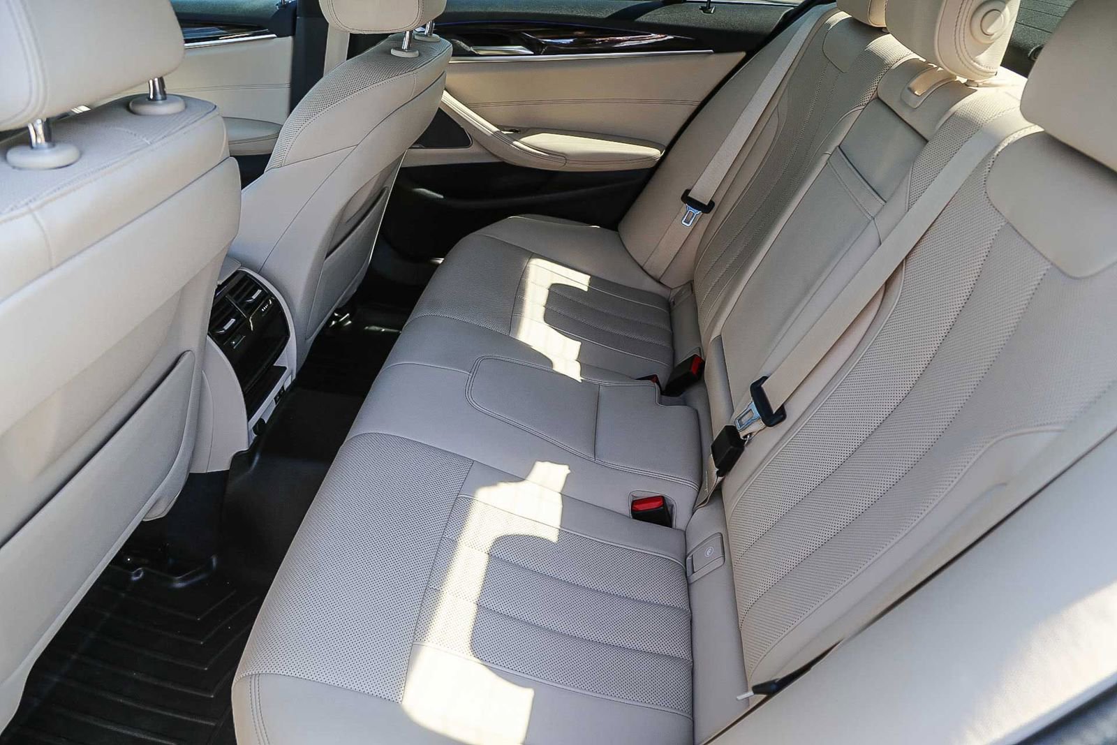Used 2022 BMW 530i w/ Premium Package image 20